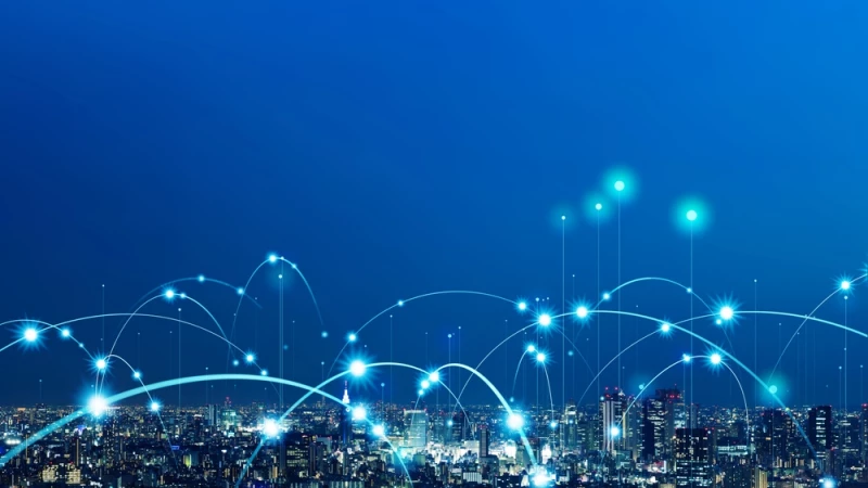 Here are some key findings from our Building Management System Exposures report, based on an analysis of over 467,000 BAS and BMS operating in 529 organizations across commercial real estate, retail, hospitality, and data centers (which we collectively refer to as “commercial” organizations), as well as those in the industrial and healthcare sectors.